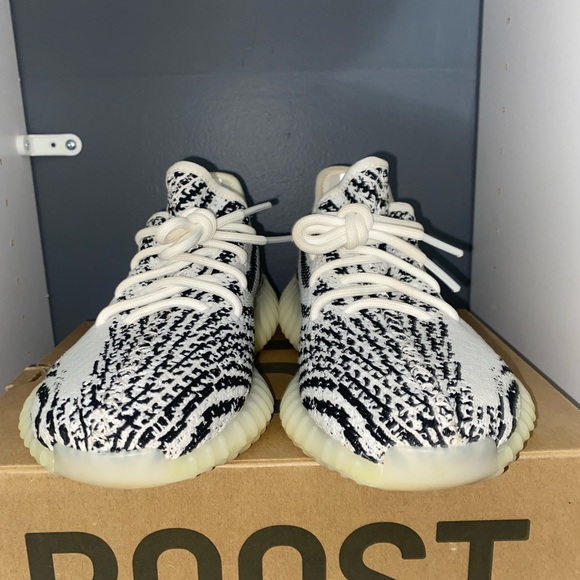 Yeezy 350 V2 Zebra - Picture 2 of 7